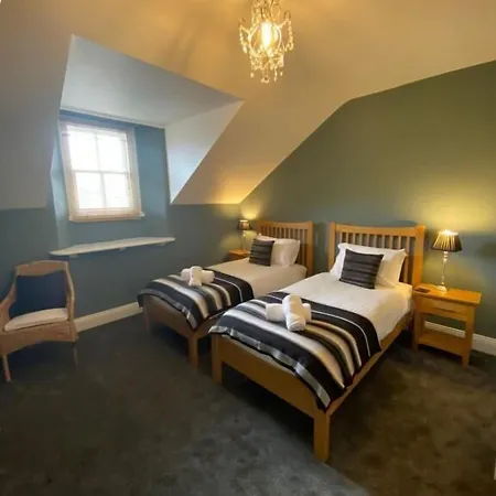 Ambleside Central 3*