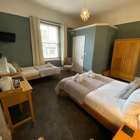 Ambleside Central 3*