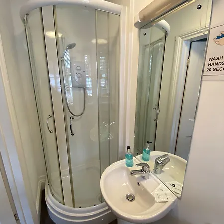 Ambleside Central 3*