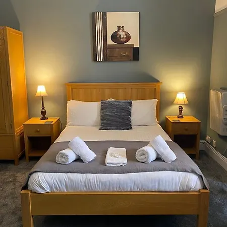 Ambleside Central 3*