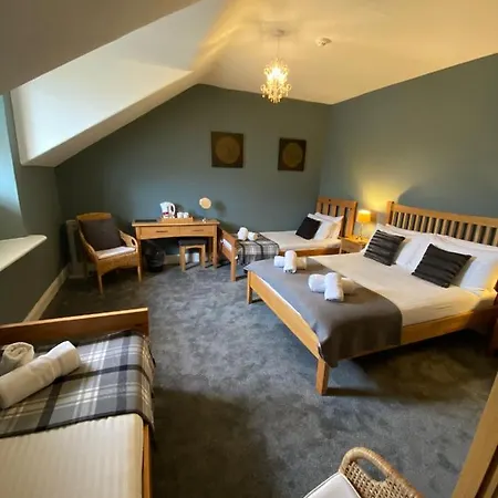 Ambleside Central 3*