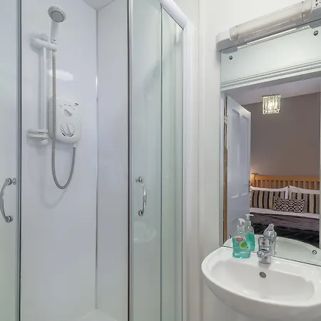 Ambleside Central 3*